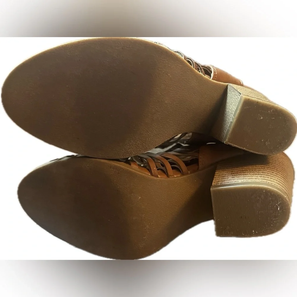 Rampage Womens Gladiator Heeled Brown Sandals Open Toe Zip Closure. Size 8.5
